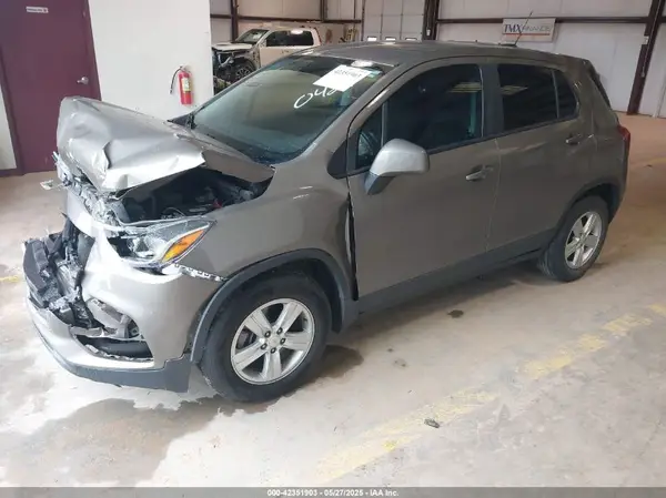 KL7CJKSB5MB310429 2021 CHEVROLET TRAX - Image 2