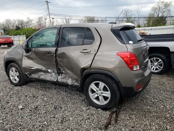 KL7CJKSB5MB312293 2021 CHEVROLET TRAX - Image 2
