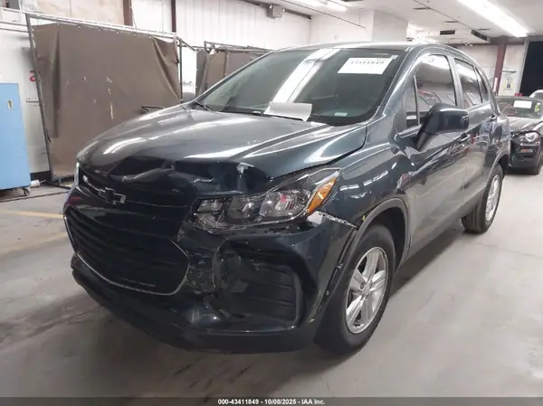 KL7CJKSB5MB313265 2021 CHEVROLET TRAX - Image 2