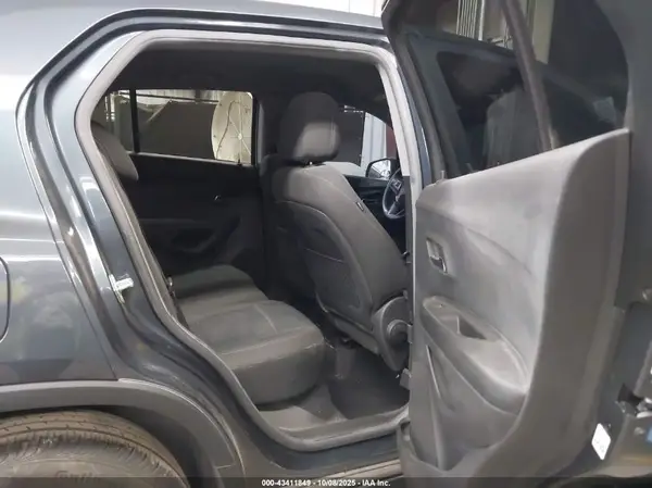 KL7CJKSB5MB313265 2021 CHEVROLET TRAX - Image 8