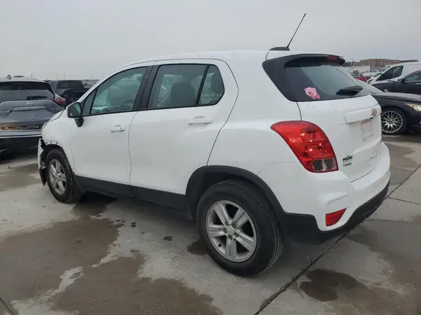 KL7CJKSB5MB315212 2021 CHEVROLET TRAX - Image 2