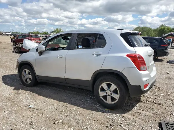 KL7CJKSB5MB318191 2021 CHEVROLET TRAX - Image 2