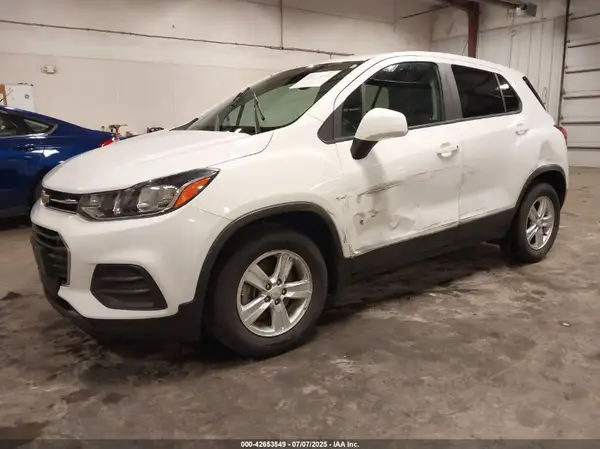 KL7CJKSB5MB319132 2021 CHEVROLET TRAX - Image 2