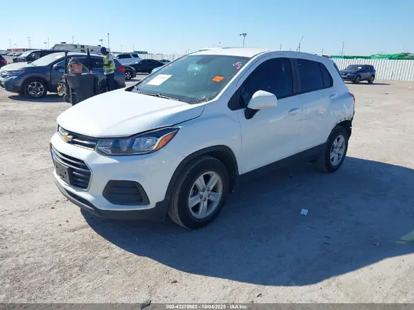 KL7CJKSB5MB322113 2021 CHEVROLET TRAX - Image 2