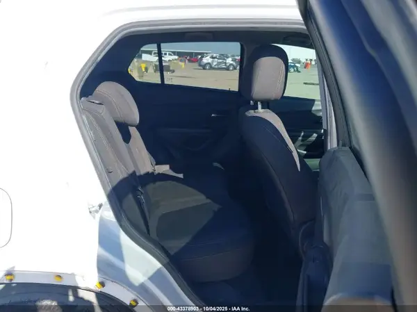 KL7CJKSB5MB322113 2021 CHEVROLET TRAX - Image 8