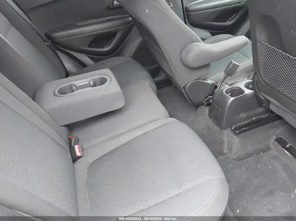 KL7CJKSB5MB327652 2021 CHEVROLET TRAX - Image 8