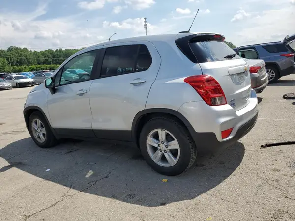 KL7CJKSB5MB327697 2021 CHEVROLET TRAX - Image 2