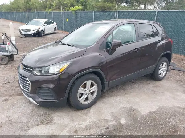 KL7CJKSB5MB332060 2021 CHEVROLET TRAX - Image 2