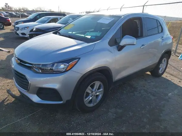 KL7CJKSB5MB332706 2021 CHEVROLET TRAX - Image 2
