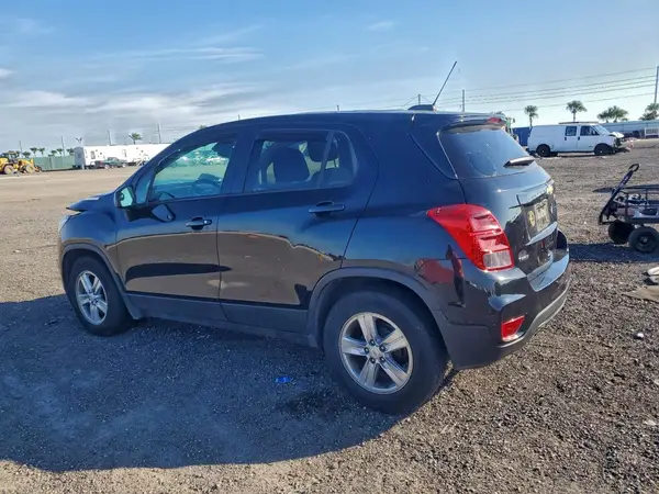 KL7CJKSB5MB335315 2021 CHEVROLET TRAX - Image 2