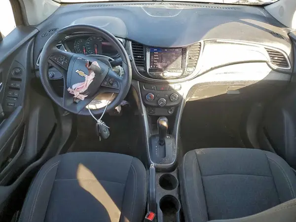 KL7CJKSB5MB335315 2021 CHEVROLET TRAX - Image 8
