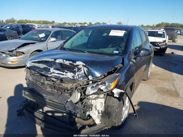 KL7CJKSB5MB339526 2021 CHEVROLET TRAX - Image 2