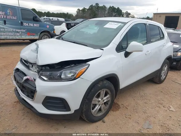 KL7CJKSB5MB339669 2021 CHEVROLET TRAX - Image 2