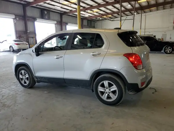 KL7CJKSB5MB344175 2021 CHEVROLET TRAX - Image 2