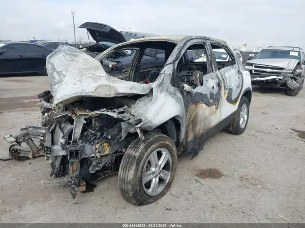 KL7CJKSB5MB344256 2021 CHEVROLET TRAX - Image 2