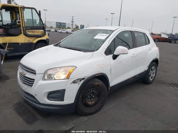 KL7CJKSB6GB584565 2016 CHEVROLET TRAX - Image 2