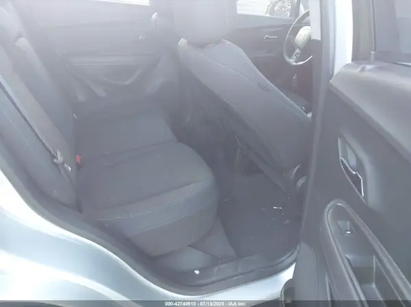KL7CJKSB6GB601607 2016 CHEVROLET TRAX - Image 8