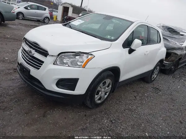 KL7CJKSB6GB687307 2016 CHEVROLET TRAX - Image 2