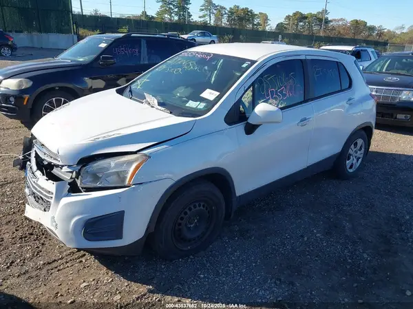 KL7CJKSB6GB739423 2016 CHEVROLET TRAX - Image 2