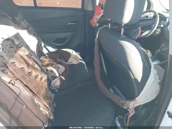 KL7CJKSB6GB739423 2016 CHEVROLET TRAX - Image 8