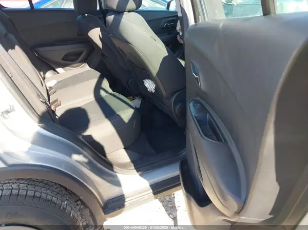 KL7CJKSB6HB055750 2017 CHEVROLET TRAX - Image 8