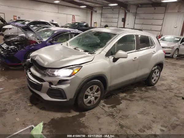 KL7CJKSB6HB071818 2017 CHEVROLET TRAX - Image 2