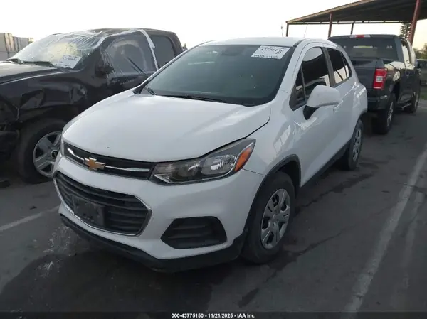 KL7CJKSB6HB086027 2017 CHEVROLET TRAX - Image 2
