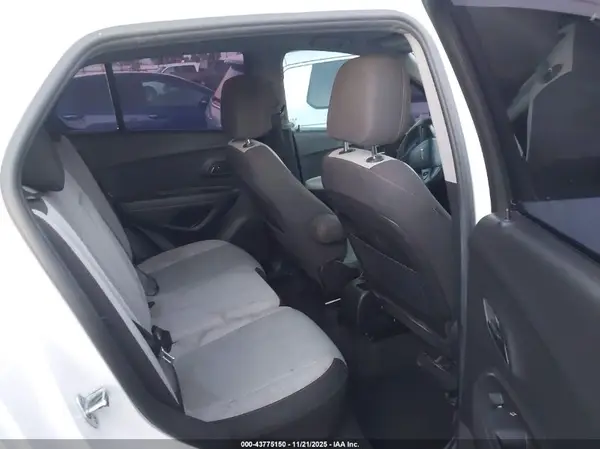 KL7CJKSB6HB086027 2017 CHEVROLET TRAX - Image 8