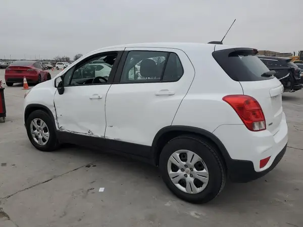 KL7CJKSB6HB102825 2017 CHEVROLET TRAX - Image 2