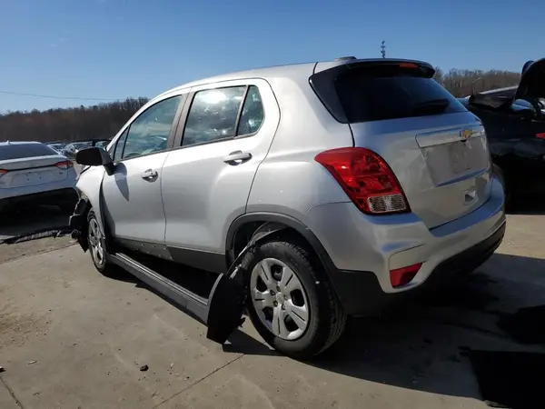 KL7CJKSB6HB130706 2017 CHEVROLET TRAX - Image 2