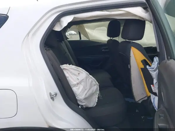 KL7CJKSB6HB247024 2017 CHEVROLET TRAX - Image 8