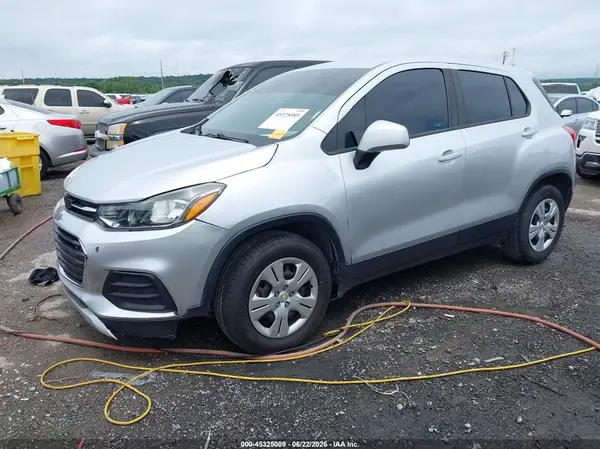 KL7CJKSB6JB521246 2018 CHEVROLET TRAX - Image 2
