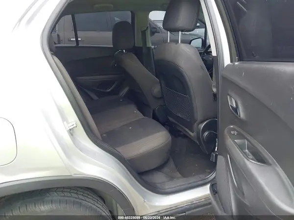 KL7CJKSB6JB521246 2018 CHEVROLET TRAX - Image 8