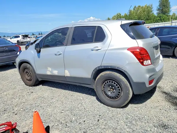 KL7CJKSB6JB573007 2018 CHEVROLET TRAX - Image 2