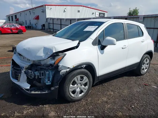KL7CJKSB6JB600691 2018 CHEVROLET TRAX - Image 2