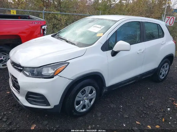 KL7CJKSB6JB621654 2018 CHEVROLET TRAX - Image 2