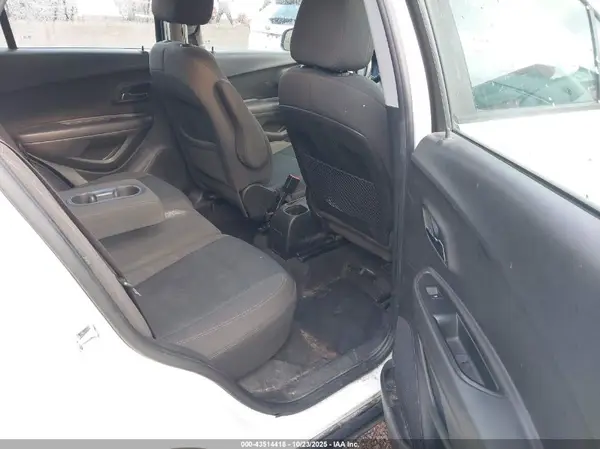 KL7CJKSB6JB621654 2018 CHEVROLET TRAX - Image 8