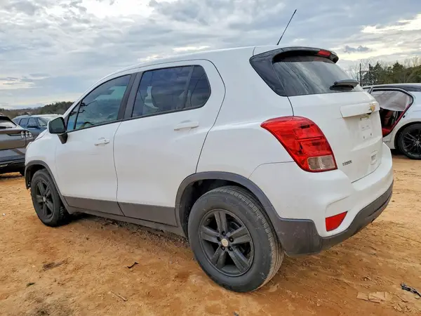 KL7CJKSB6JB624702 2018 CHEVROLET TRAX - Image 2