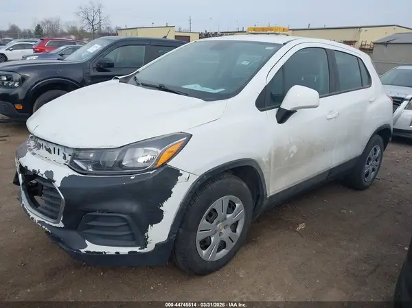KL7CJKSB6JB721639 2018 CHEVROLET TRAX - Image 2