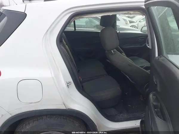 KL7CJKSB6JB721639 2018 CHEVROLET TRAX - Image 8