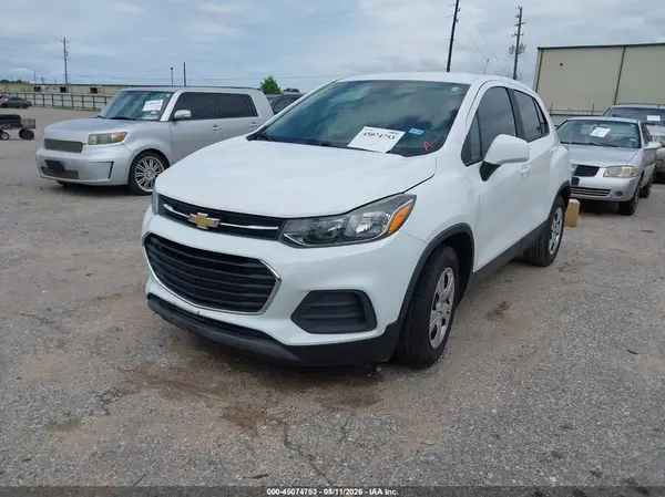 KL7CJKSB6JB722919 2018 CHEVROLET TRAX - Image 2