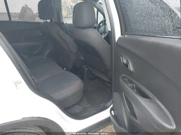 KL7CJKSB6JB724329 2018 CHEVROLET TRAX - Image 8