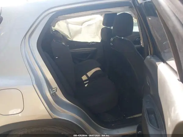 KL7CJKSB6LB018500 2020 CHEVROLET TRAX - Image 8