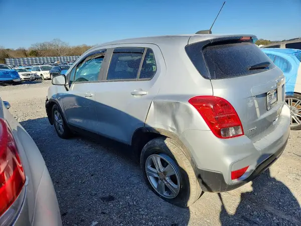 KL7CJKSB6LB020506 2020 CHEVROLET TRAX - Image 2