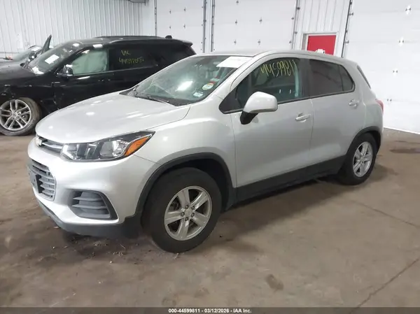 KL7CJKSB6LB030341 2020 CHEVROLET TRAX - Image 2