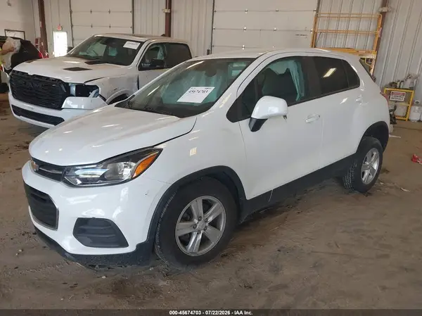 KL7CJKSB6LB030517 2020 CHEVROLET TRAX - Image 2
