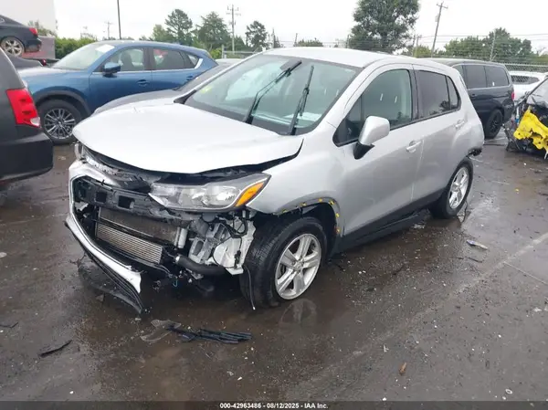 KL7CJKSB6LB030713 2020 CHEVROLET TRAX - Image 2