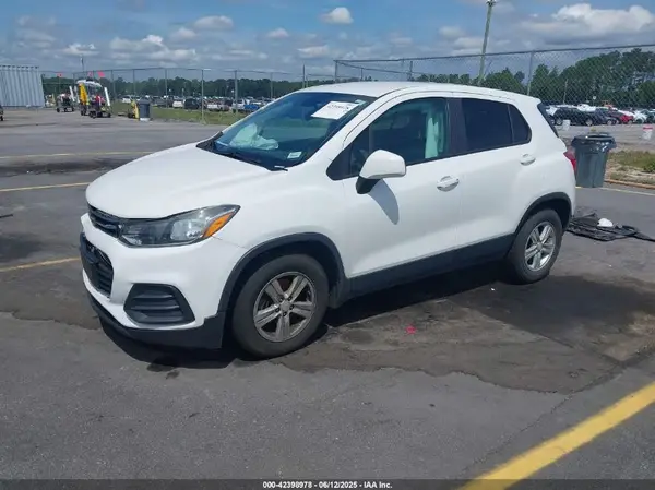 KL7CJKSB6LB030937 2020 CHEVROLET TRAX - Image 2