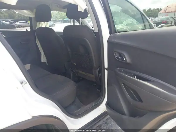 KL7CJKSB6LB030937 2020 CHEVROLET TRAX - Image 8