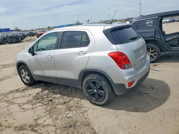 KL7CJKSB6LB033675 2020 CHEVROLET TRAX - Image 2